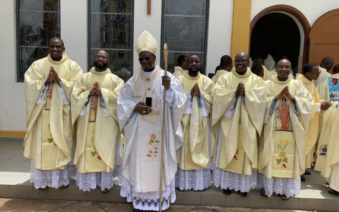 Cinque Frati Francescani dell’Immacolata del Benin sono ordinati sacerdoti